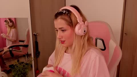 Lolly  online show from 02/25/25, 03:42