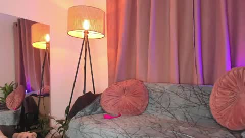 Snapshot of lolly_js_ chatting on 05/27/26, 01:46 Lolly online show from 05/27/26, 01:46