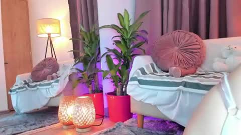 Snapshot of lollypetitte_ chatting on 07/02/26, 03:34 Lolly online show from 07/02/26, 03:34