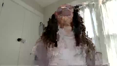 Snapshot of lolo_baby_ chatting on 10/27/25, 06:23 Lolo online show from 10/27/25, 06:23