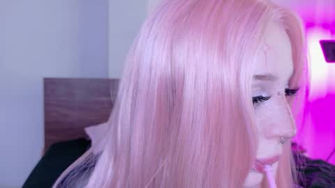 Snapshot of lolykari chatting on 06/08/26, 07:31 Kari online show from 06/08/26, 07:31