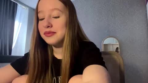 Snapshot of lomahakkila chatting on 02/25/26, 07:18 Nicolina online show from 02/25/26, 07:18