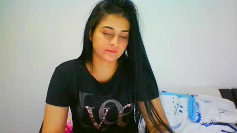 estehfania online show from 12/19/24, 12:34