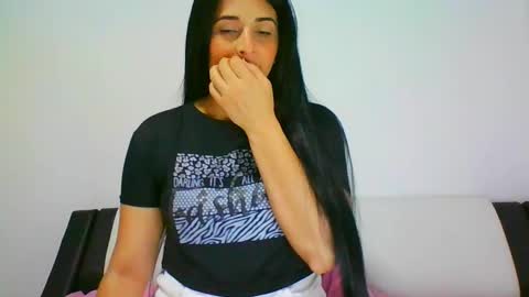 estehfania online show from 02/06/25, 10:32