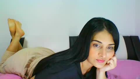 estehfania online show from 02/08/25, 10:08