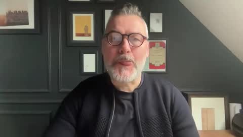 Snapshot of londongent2023 chatting on 02/19/26, 10:55 EnglishBear online show from 02/19/26, 10:55