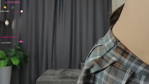 Snapshot of loney__tunes chatting on 02/15/26, 07:54 Shy EvaStreams are everyday 9 AM - 3 PM GMT 3 online show from 02/15/26, 07:54