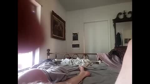 Snapshot of longarchrrr chatting on 09/28/25, 10:04 longarchrrr online show from 09/28/25, 10:04