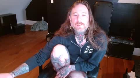 Snapshot of longhair021 chatting on 12/20/24, 04:46 longhair online show from 12/20/24, 04:46