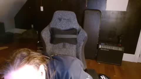 Snapshot of longhair021 chatting on 12/31/24, 01:36 longhair online show from 12/31/24, 01:36