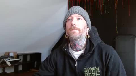 Snapshot of longhair021 chatting on 01/15/25, 05:15 longhair online show from 01/15/25, 05:15