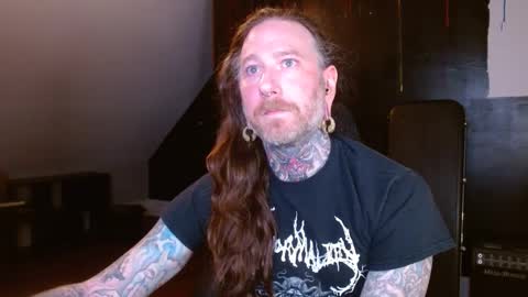 Snapshot of longhair021 chatting on 02/11/25, 01:31 longhair online show from 02/11/25, 01:31