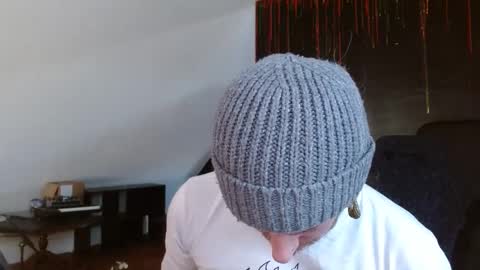 Snapshot of longhair021 chatting on 02/18/25, 08:03 longhair online show from 02/18/25, 08:03