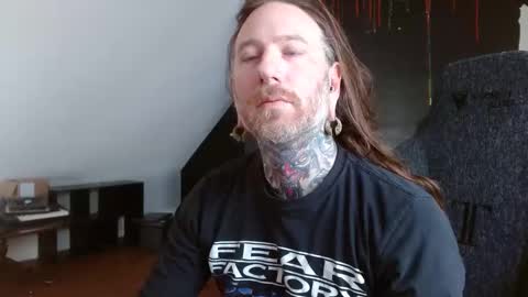 Snapshot of longhair021 chatting on 02/21/25, 04:37 longhair online show from 02/21/25, 04:37