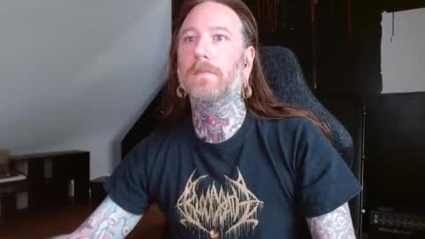 Snapshot of longhair021 chatting on 03/01/25, 04:54 longhair online show from 03/01/25, 04:54