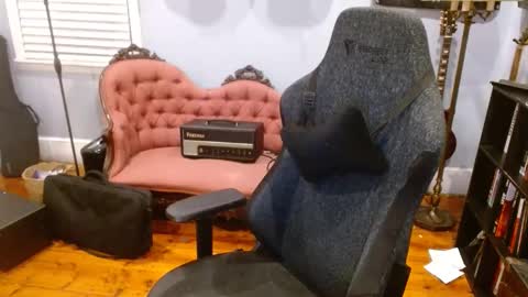 Snapshot of longhair021 chatting on 09/14/25, 11:59 longhair online show from 09/14/25, 11:59