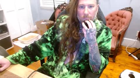 Snapshot of longhair021 chatting on 10/22/25, 07:13 longhair online show from 10/22/25, 07:13