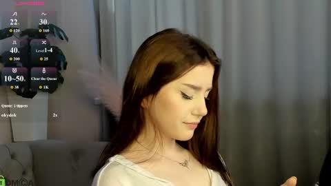Snapshot of lonny_peach chatting on 08/09/26, 03:08 Luna online show from 08/09/26, 03:08