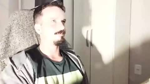 Lucas online show from 10/11/25, 06:39