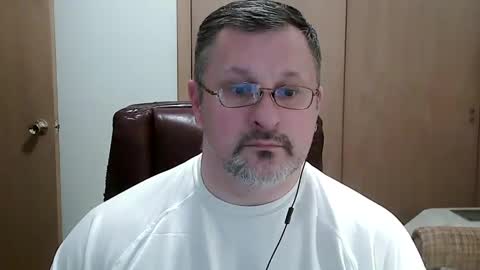 Snapshot of lookin75 chatting on 02/24/25, 03:44 lookin75 online show from 02/24/25, 03:44