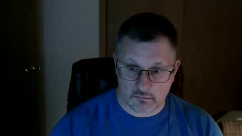 Snapshot of lookin75 chatting on 10/25/25, 01:24 lookin75 online show from 10/25/25, 01:24