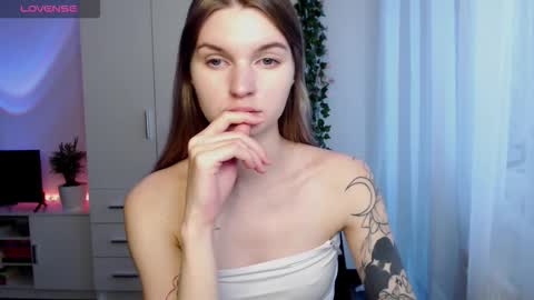 Luna online show from 11/21/25, 09:08