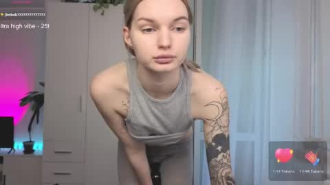 Luna online show from 04/18/26, 04:33