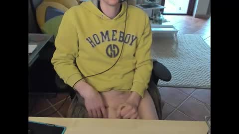 loomie online show from 10/28/25, 12:09