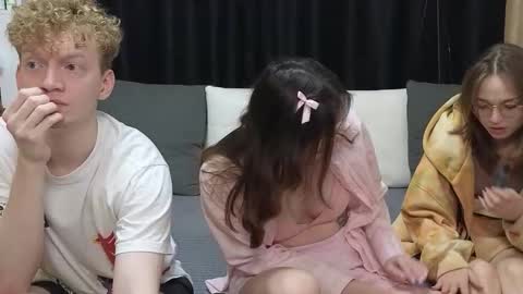 Jean and Isa right couple Mark and Eva left couple online show from 03/21/26, 10:42