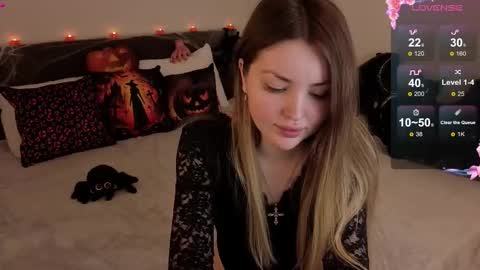 Lora online show from 10/25/25, 11:51