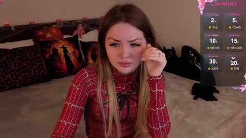 Lora online show from 10/31/25, 04:02