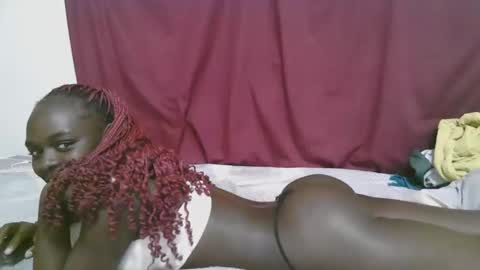 lora_amor online show from 09/25/25, 06:44