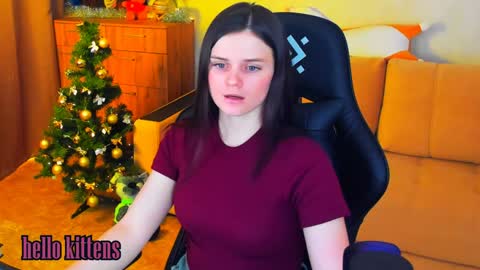 Snapshot of lora_cain chatting on 12/20/24, 02:16 Lora Cain online show from 12/20/24, 02:16