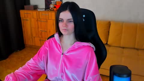 Snapshot of lora_cain chatting on 01/13/25, 05:55 Lora Cain online show from 01/13/25, 05:55