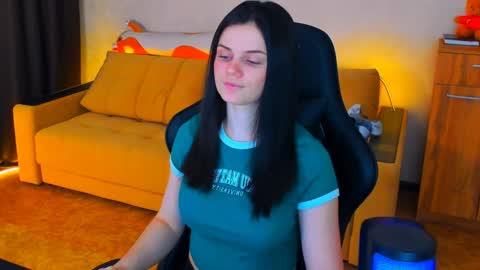 Snapshot of lora_cain chatting on 01/15/25, 01:45 Lora Cain online show from 01/15/25, 01:45