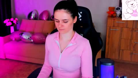 Snapshot of lora_cain chatting on 02/14/25, 10:14 Lora Cain online show from 02/14/25, 10:14