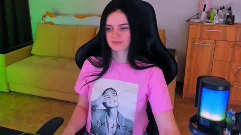 Snapshot of lora_cain chatting on 03/04/25, 02:21 Lora Cain online show from 03/04/25, 02:21