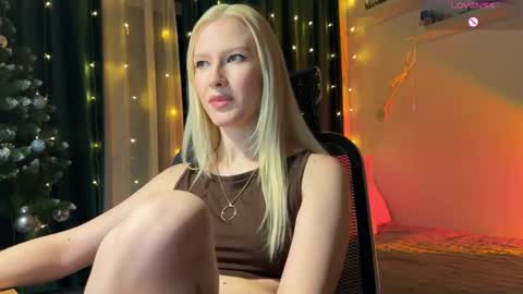 Lora heil online show from 12/17/25, 02:34