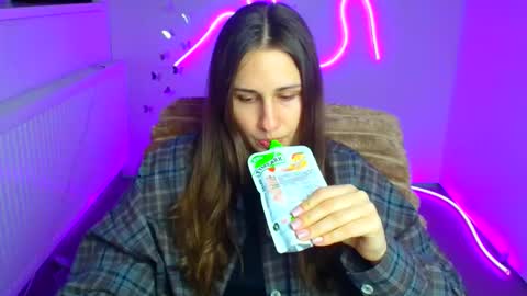 Lora online show from 04/13/26, 11:37