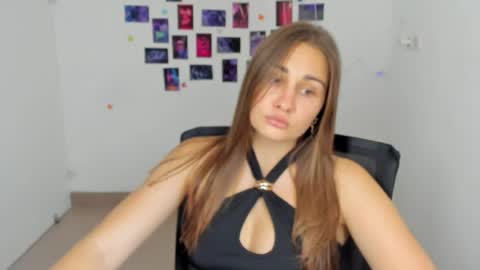Snapshot of lora_kisses chatting on 07/20/26, 05:33 Lora online show from 07/20/26, 05:33
