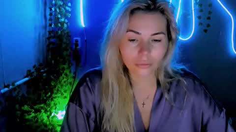 Lora online show from 09/09/25, 02:11