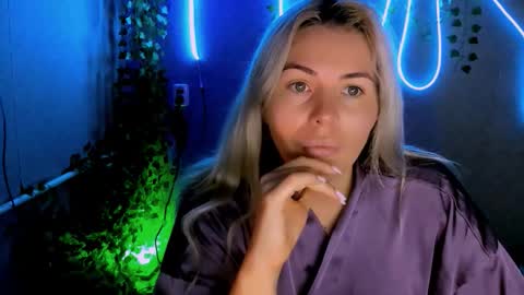 Lora online show from 09/10/25, 02:22