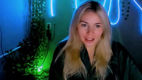 Lora online show from 09/15/25, 02:22