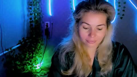 Lora online show from 09/16/25, 02:12