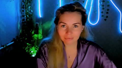 Lora online show from 09/18/25, 02:13