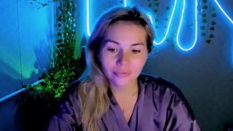 Lora online show from 09/23/25, 02:36