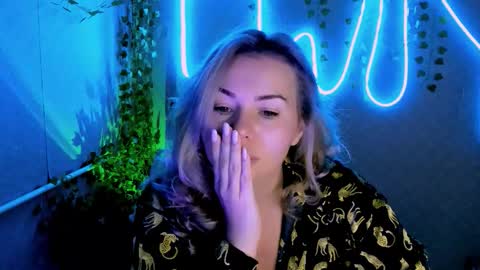 Lora online show from 09/29/25, 02:38