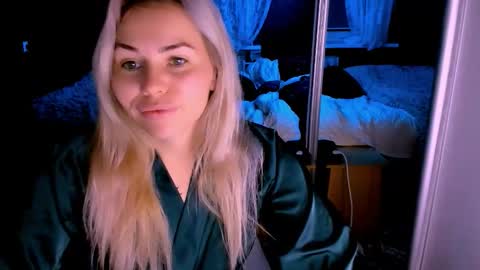 Lora online show from 10/09/25, 02:20