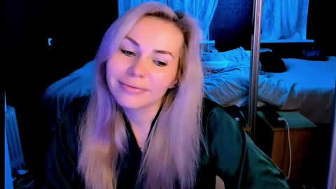 Lora online show from 10/16/25, 02:23