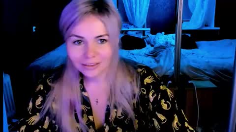 Lora online show from 10/17/25, 02:26